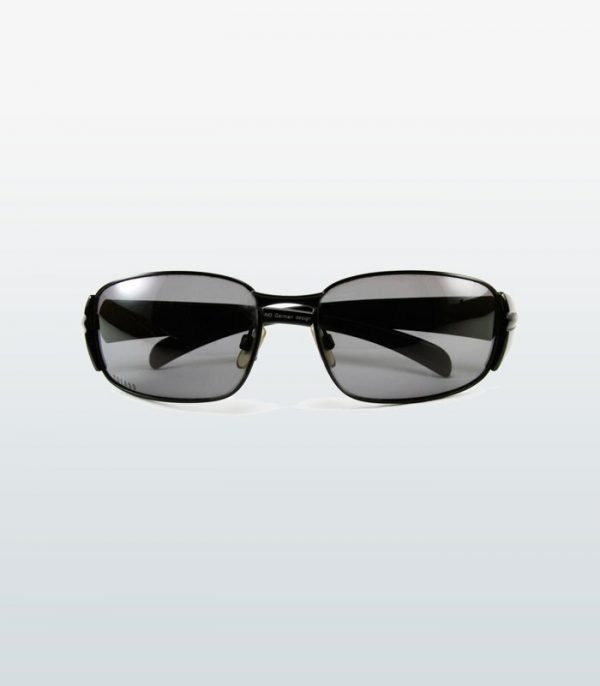 Carrera-man-woman-glass